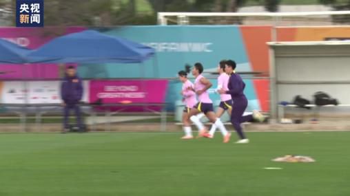 书迷路演会于17日晚在北京西西弗书店举行，特邀嘉宾作家方悄悄、译者su27此次给主创出难题，犀利;拷问不断